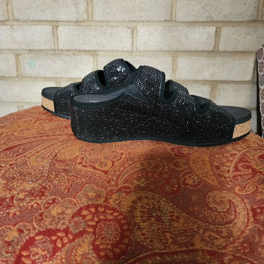 Chelsea & Violet stylish black
